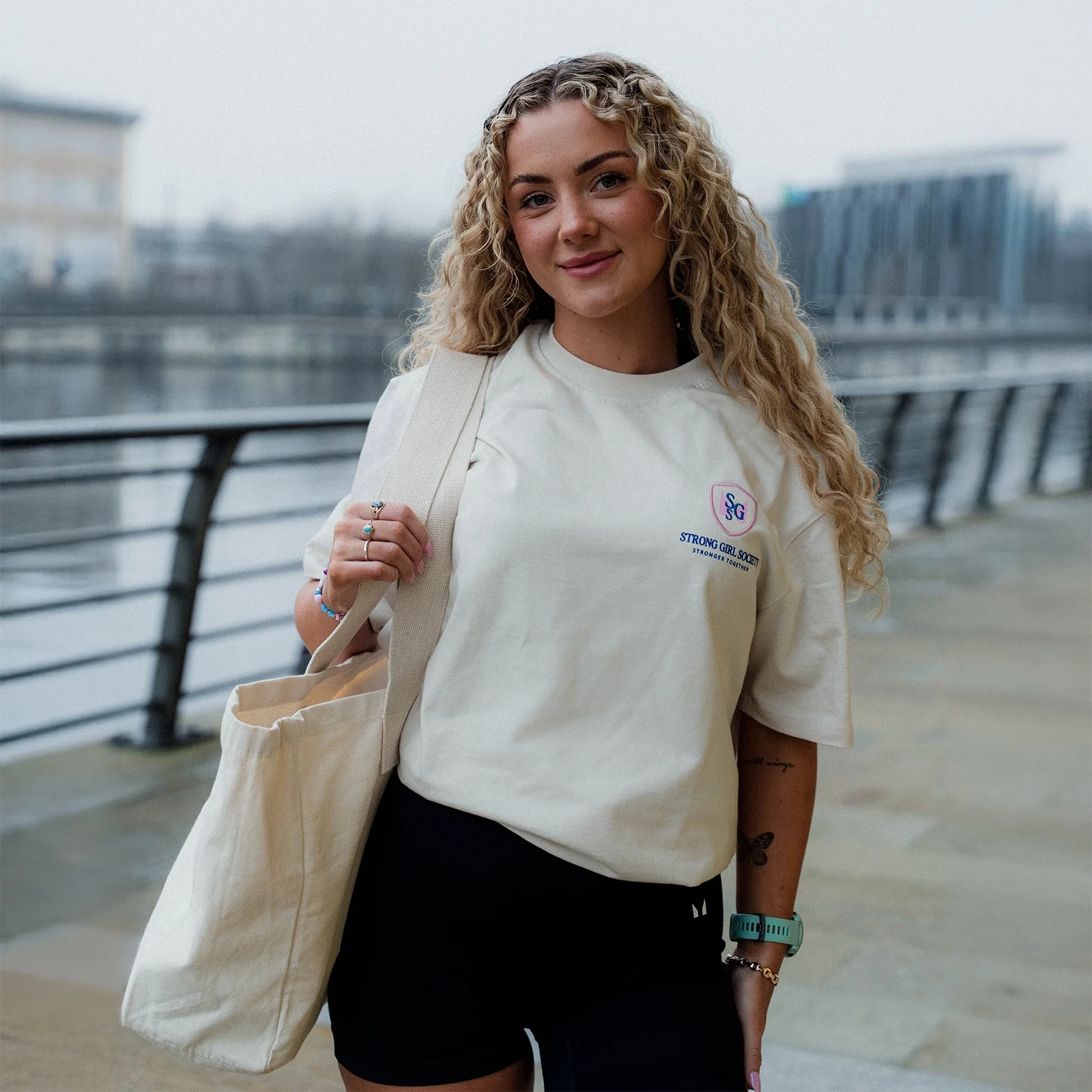 T-Shirt Strong Girl Society da MP para Senhora - Cru - XS Imagem 1