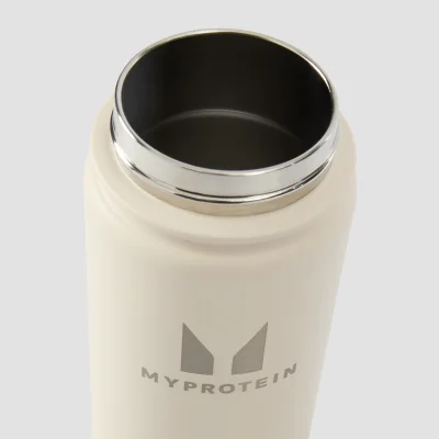 Garrafa com Palhinha Articulada em Metal Reciclado 500 ml da Myprotein - Natural Cream Imagem 6